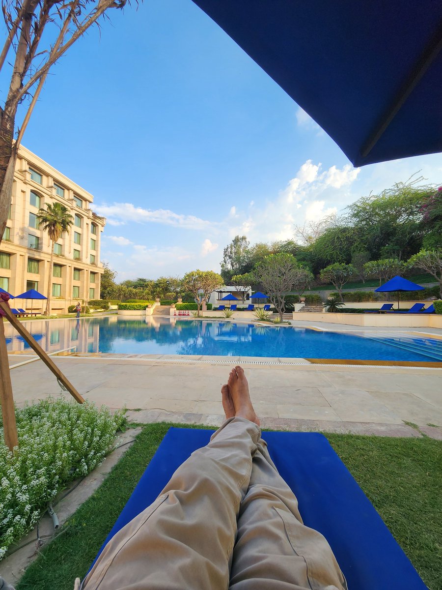 pulkitkgupta's tweet image. Flight Canceled 😊