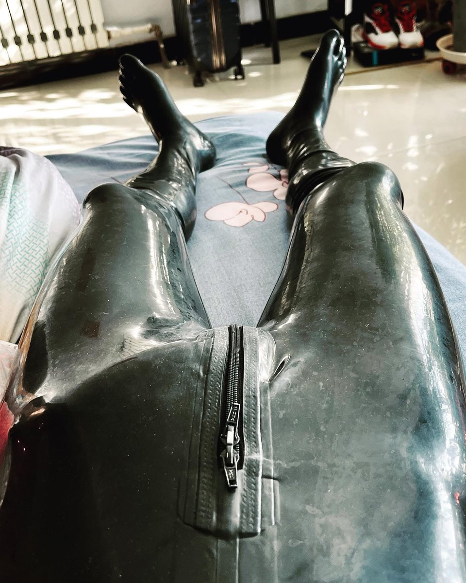 黑胶皮革队长 (@qg6k2) on Twitter photo 