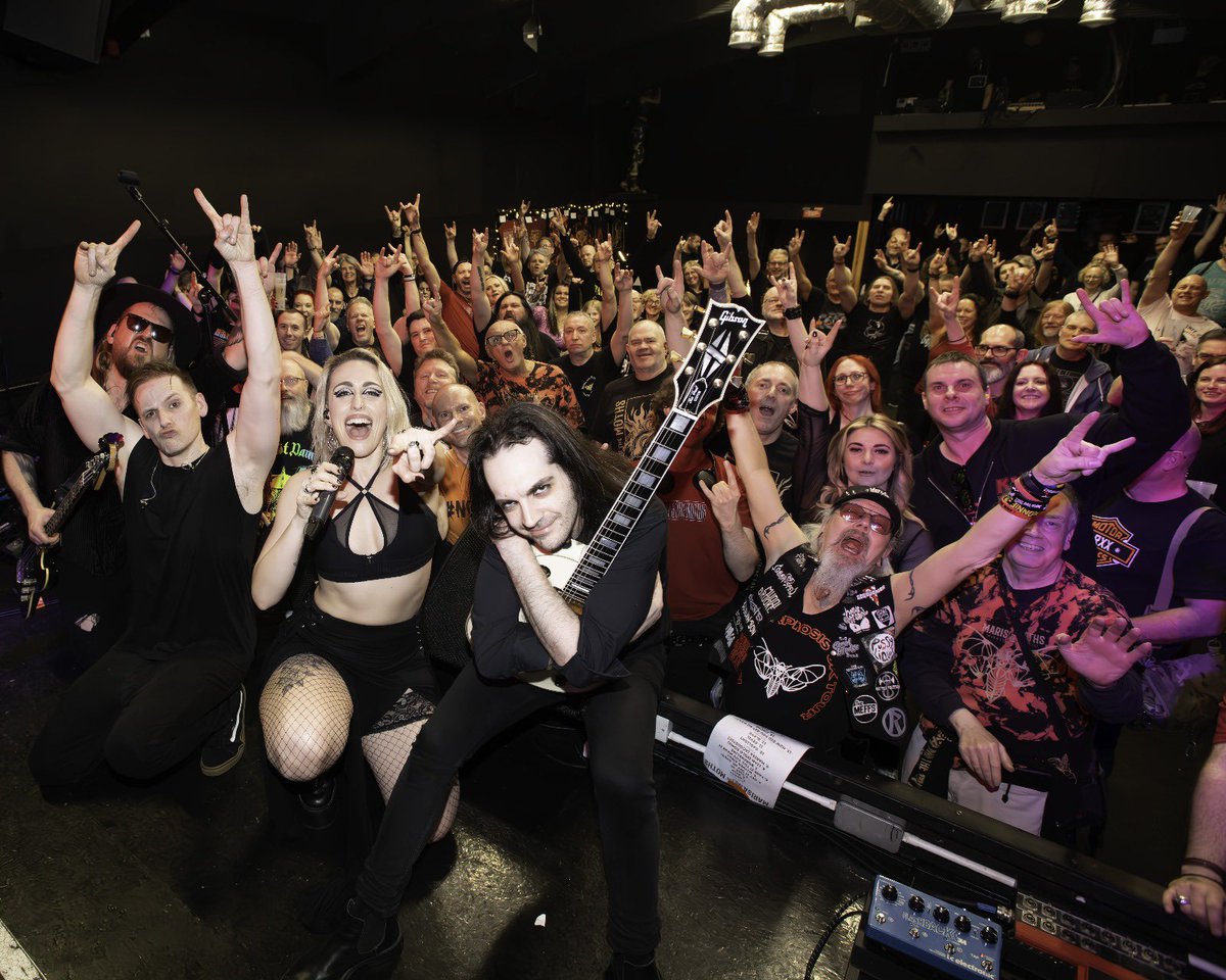Marisa_Moths's tweet photo. HELL YEAH Nuneaton!!! ๐คฏ๐ฅ What a night! Thank you so much for coming down ๐๐ can't wait to do it all again ๐ฅน See you at @theferretpreston at 7pm! ๐คฉ it's gonna be a sweaty one! ๐๐ป Love MATM ๐ค
๐ธ @burmanali #tour #marisaandthemoths #uk #livemusic #rock #band #crowdshot https://t.co/l8VijtSAXA