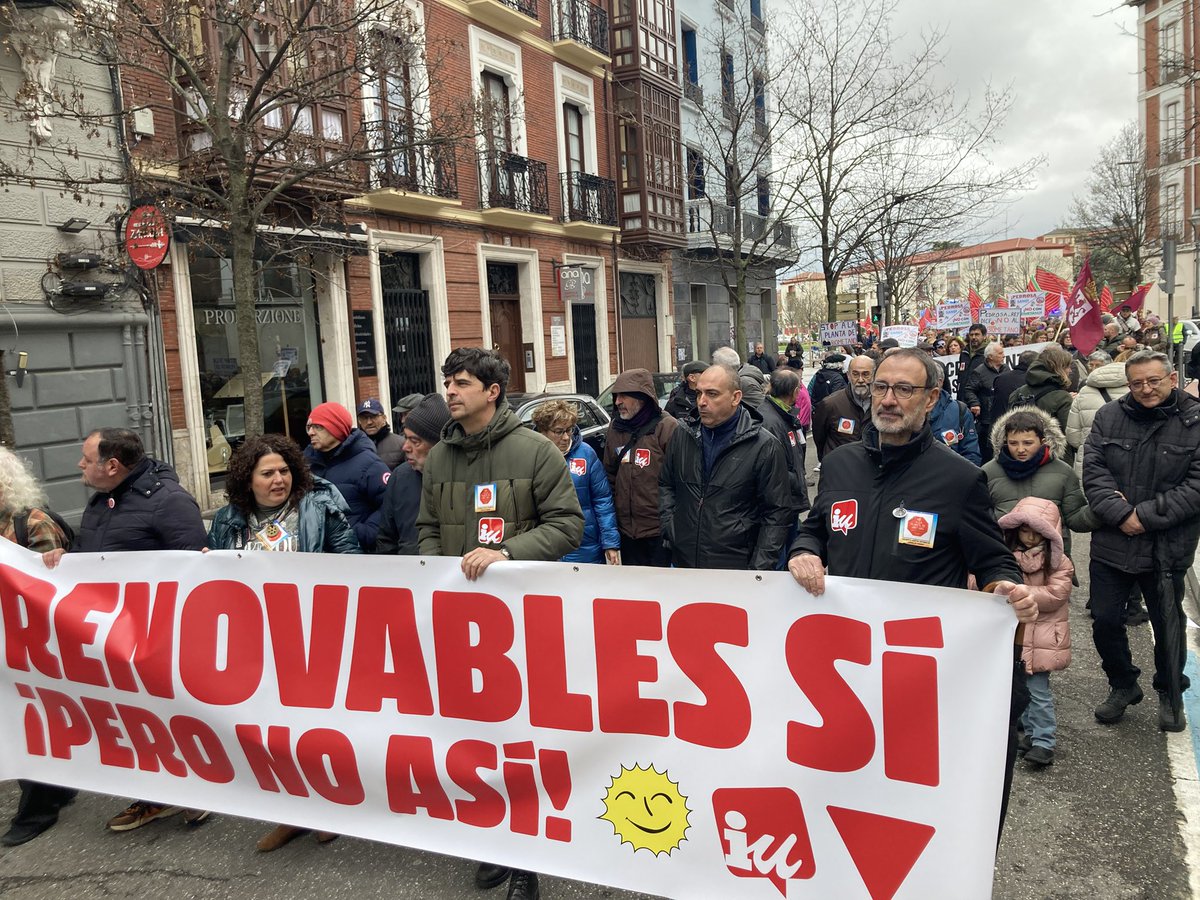 En el #diamundialdelagua manifestándonos en #Valladolid contra la #ganaderíaIndustrial y las macro plantas de #biogás
Esto no es #EconomíaCircular
