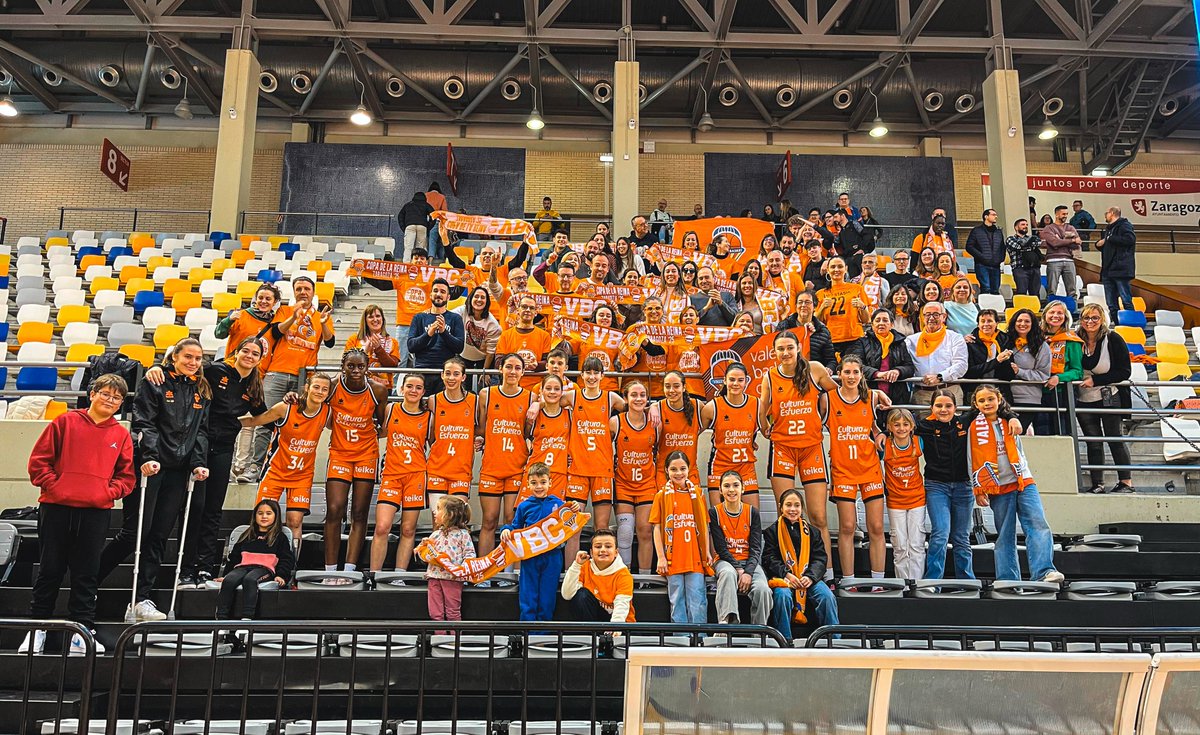 LAlqueriaVBC's tweet photo. La #FamiliaTaronja celebrando el pase a la 𝙁𝙄𝙉𝘼𝙇 de la #MinicopaLFEndesa 🧡🤩

🏆 Final Minicopa
🆚 @cbislascanarias 
⏰ Domingo, 12h
📍 Pabellón Príncipe Felipe https://t.co/1zNjsgLZ8l