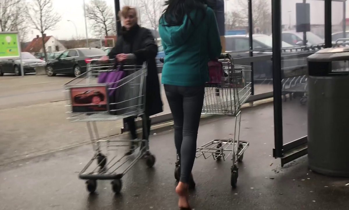 HelenaAbramov's tweet photo. In Germany, many women go for a walk with just one shoe:
#tights #strumpfhose #lostshoe #oneshoeonly #oneshoe #oneshoeoff #oneshoeon #nylonsoles #pantyhose #highheels #nylontoes #toefetish #smellfeet #suntanpantyhose #oneshoeonly #dirtyfeet #dirtyfeets #dirtysoles #dirtytights https://t.co/EiZGhRLcLd