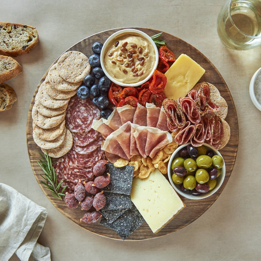 This perfectly curated charcuterie board brings together the finest cured meats, artisanal cheeses, and Mediterranean flavours for a spread that’s made to be shared and savoured.

#CharcuteriePerfection #MediterraneanFlavours #CuredMeats