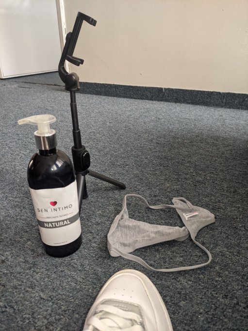 Watch Saori Hotwife's leaked NSFW photo on TwXstars