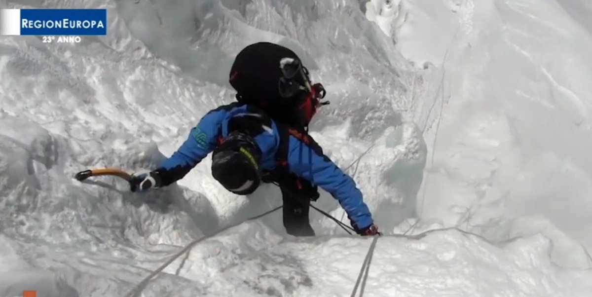 Domani #23marzo 11.25 <a href="/RaiTre/">Rai3</a> <a href="/RaiPlay/">RaiPlay</a> Oltre la cima: <a href="/DanielaCuzzolin/">Daniela cuzzolin ob.</a> a colloquio con l'alpinista <a href="/MarcoConfortola/">MarcoConfortola</a> alla scoperta di cosa insegna la #Montagna in un mondo che cambia