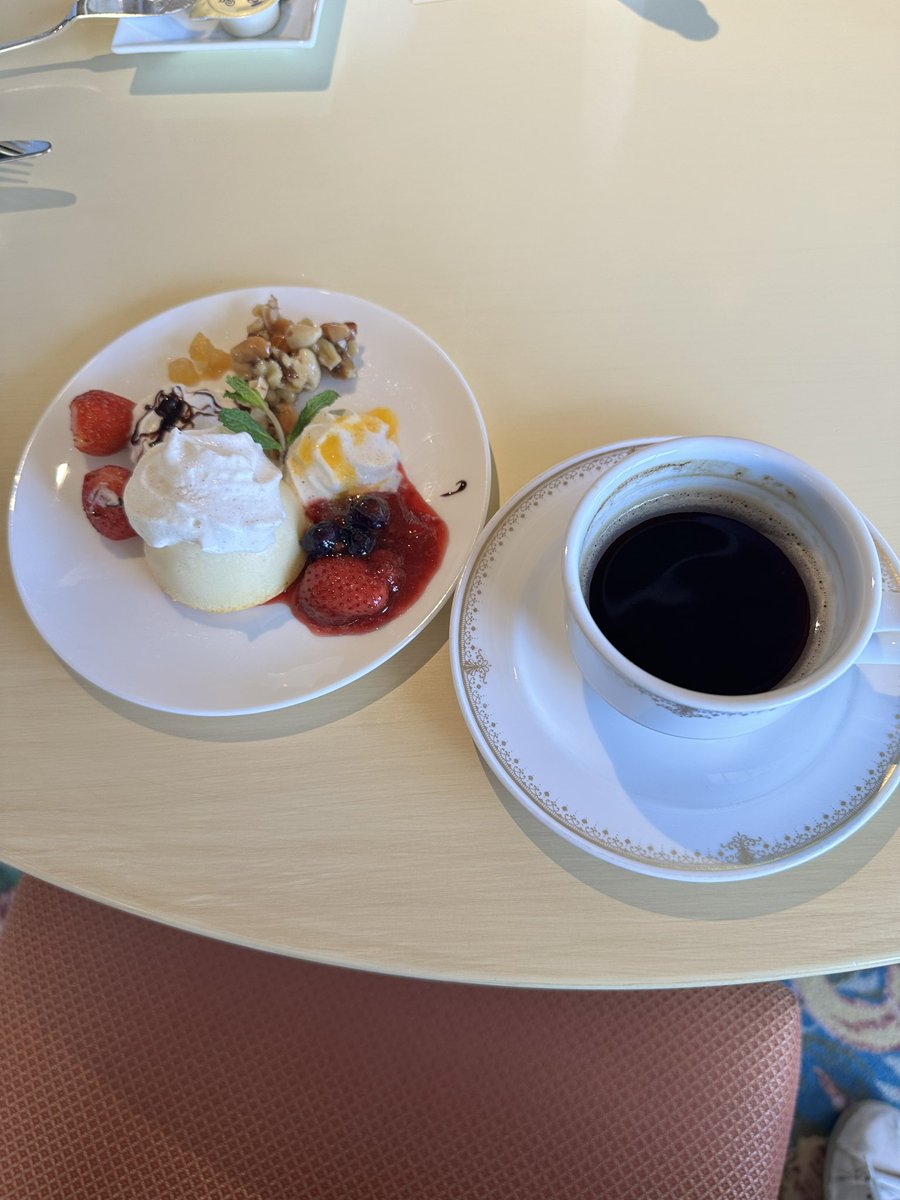 speciale016's tweet photo. ミラコスタのお泊りならではのお気に入りの朝食 イチゴがあります!!! #サローネ・デッラミーコ #tds https://t.co/Z4oyDEERAS