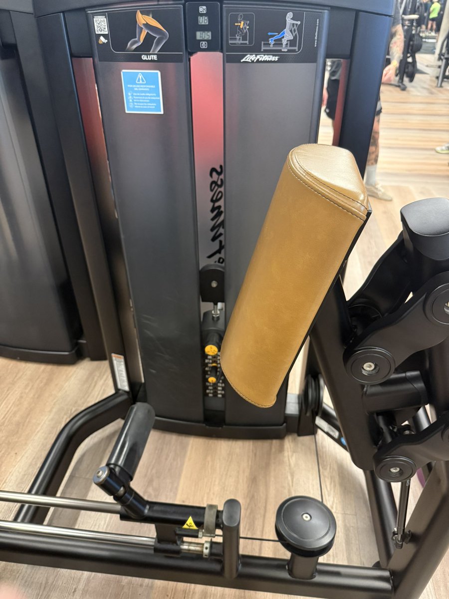 alextyche_'s tweet photo. Este ejercicio es brutal. Estoy haciendo con 35 kg y ya me tira bastante. Y eso que estoy acostumbrado a hacer prensa con 250… Sin embargo, en el gym no se lo he visto hacer a ningún hombre. El motivo? https://t.co/Dj7fbdT3hA