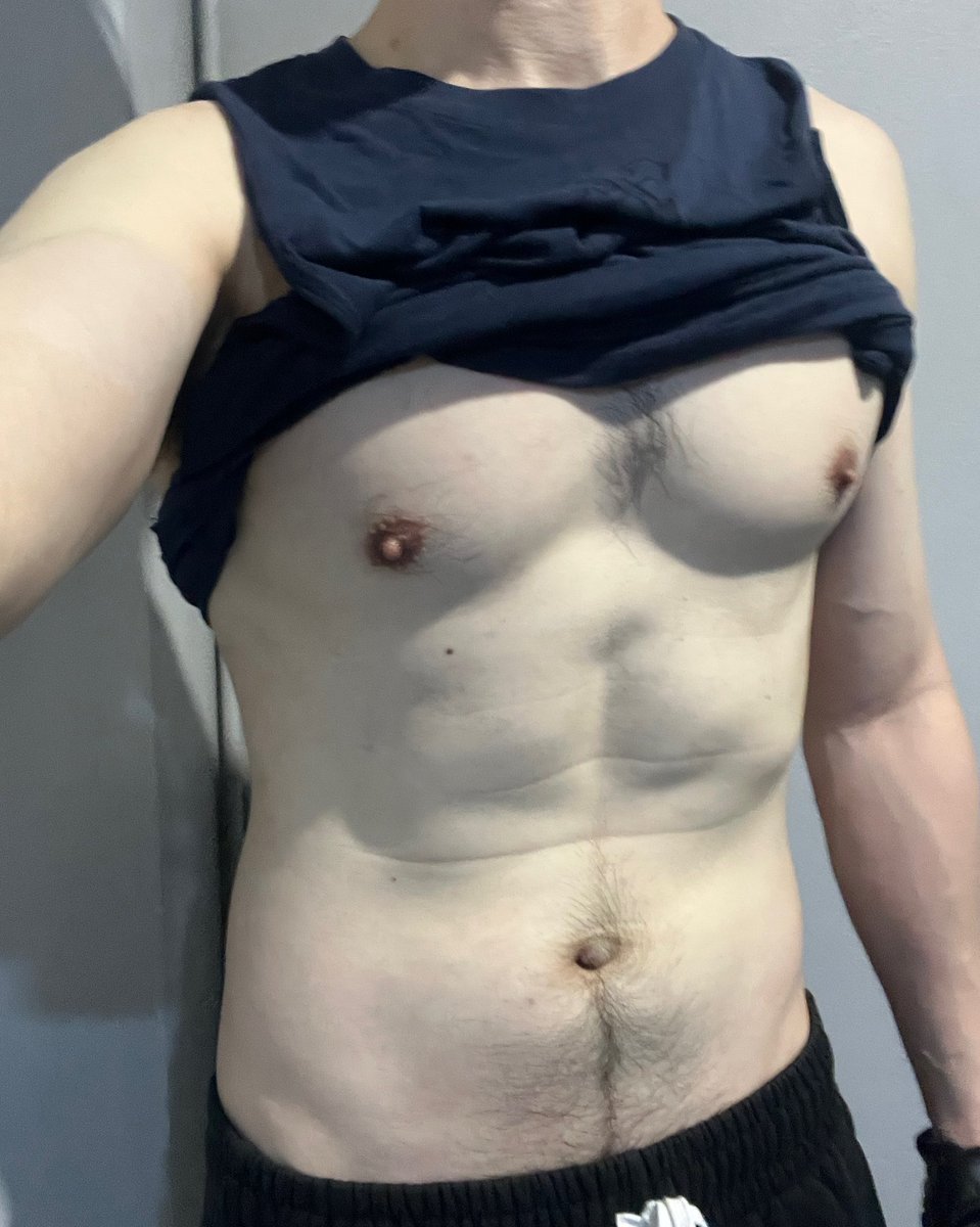 TomoyaBkk's tweet photo. Chest day https://t.co/gnvuGWt0i8