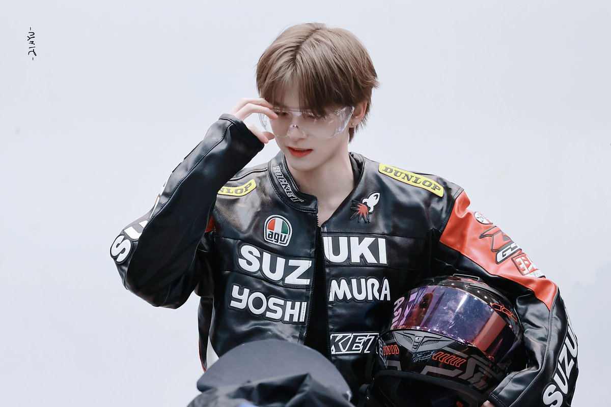 Kitsu_PH's tweet image. (25.03.22) 에버라인

Asahi's serving visuals in this outfit. 🏎️🏁

#트레저 #TREASURE #아사히 #ASAHI