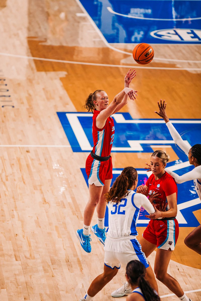Emma Hess | <a href="/emmaghess/">emma hess</a> 

17 points
7-of-14 fg's
3-of-7 3's
7 rebounds
3 offensive rebounds
4 assists
1.21 PPP

...in <a href="/LibertyWBB/">Liberty Women's Basketball</a> 79-78 loss to Kentucky in <a href="/MarchMadnessWBB/">NCAA March Madness</a> 1st Round action.