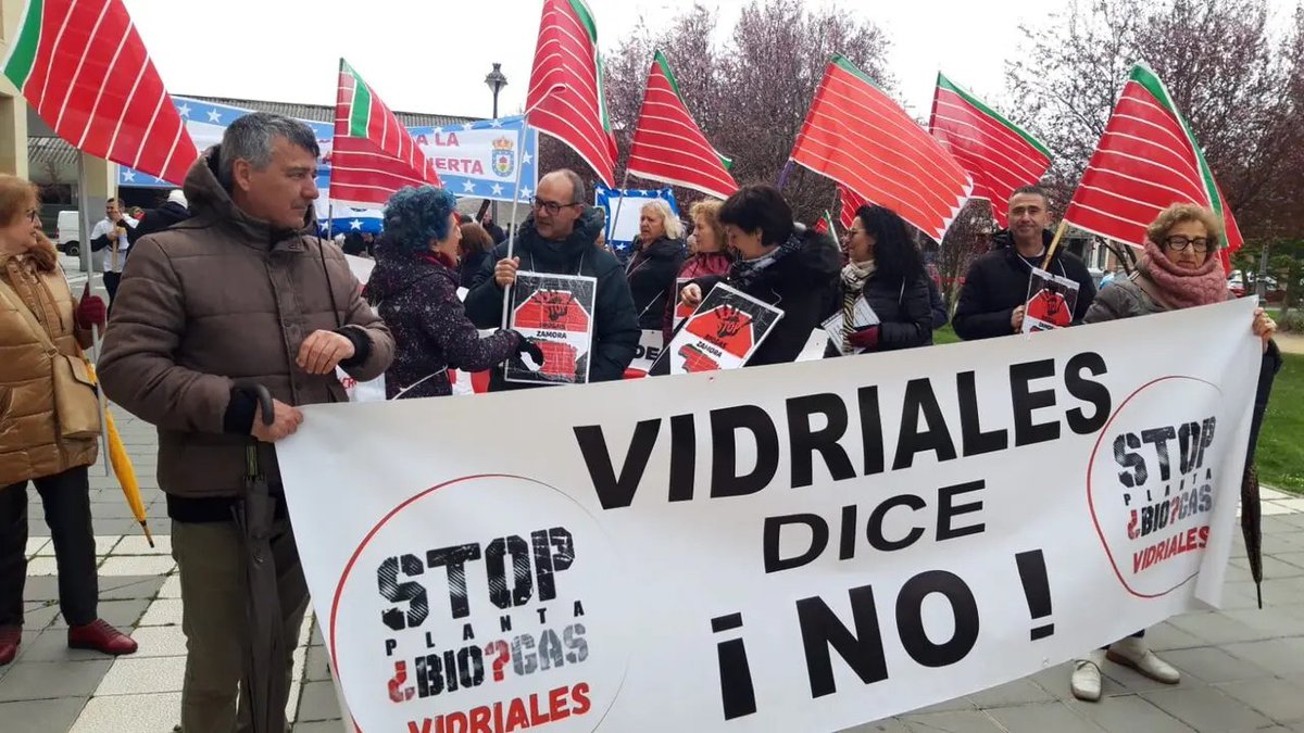 Los zamoranos alzan la voz en Valladolid contra las macro-plantas de biogás y macro-granjas
zamoranews.com/articulo/provi…