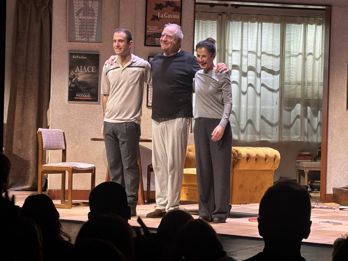 Rosa Badia (@rosabadiarb) on Twitter photo “Com pot viure una persona sense teatre? S’ho pregunta Llorenç Cardona i jo també. Si podeu aneu al teatre #capbutacabuida
Al #TeatreRomea #MortDUnComediant
Text, direcció, actors 👏
#GuillemClua <a href="/JMMestres/">Josep Maria Mestres</a> #JordiBosch quin desplegament de registres
#MercèPons #FrancescMarginet “Com pot viure una persona sense teatre? S’ho pregunta Llorenç Cardona i jo també. Si podeu aneu al teatre #capbutacabuida
Al #TeatreRomea #MortDUnComediant
Text, direcció, actors 👏
#GuillemClua <a href="/JMMestres/">Josep Maria Mestres</a> #JordiBosch quin desplegament de registres
#MercèPons #FrancescMarginet