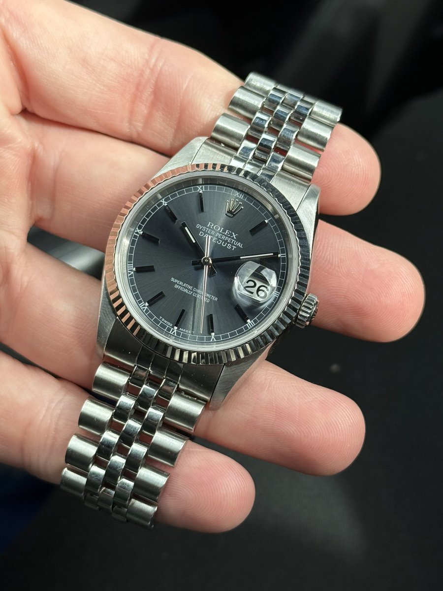 Jonatha60667679's tweet photo. Datejust full set grey rhodium dial 
Origine France 1996 
6700€ https://t.co/1dDFYC9YC0