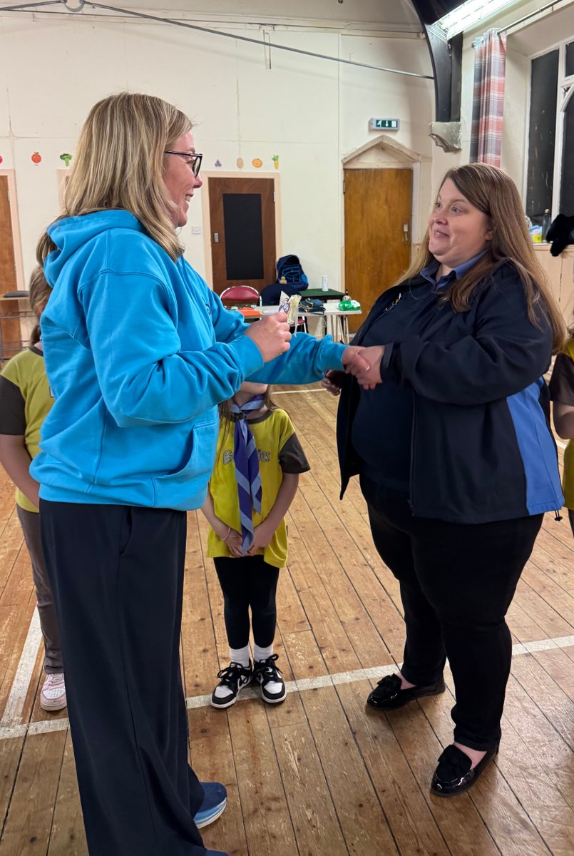 Congratulations to Lyn Jack of the 4th Gourock Brownies, who was presented her 20 Year Service Award at her unit this week.  Congratulations and Well Done Lyn ⭐️