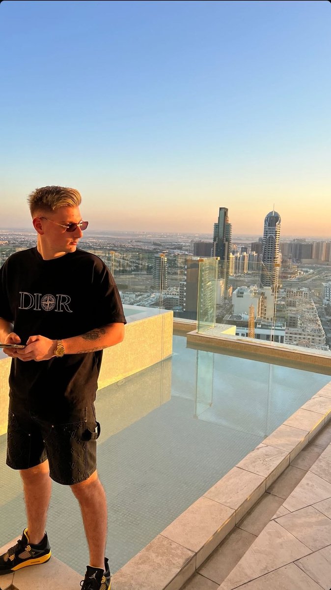 JeRo LMAO tweet media