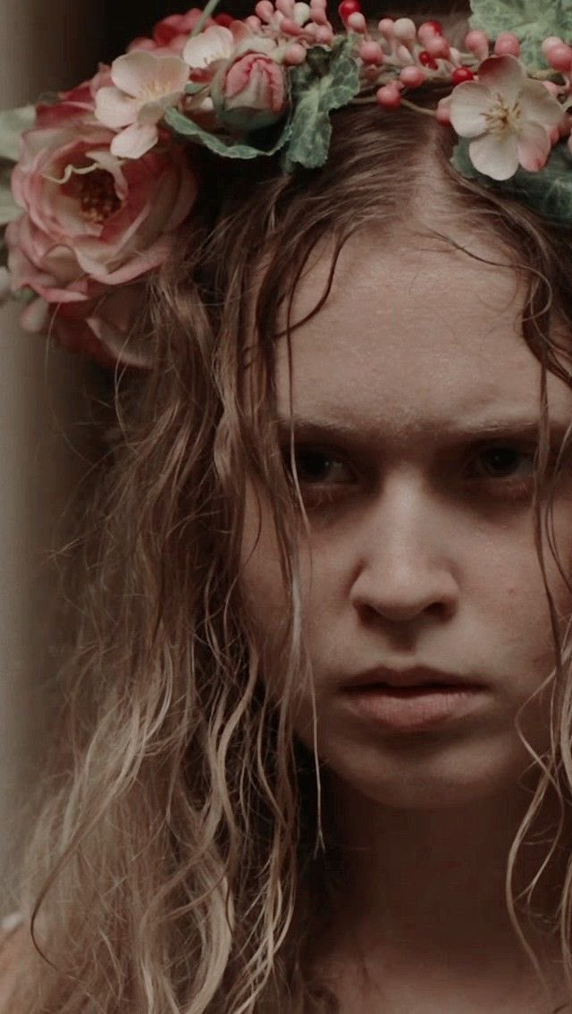 쿠플 HBO <몸을 긋는 소녀> 있네...좋아하는 여배우들이 나오기도 하고, 연기도 넘 좋고 스토리도 썸뜩하고, 에이미 아담스가 정신적으로 힘들어서...