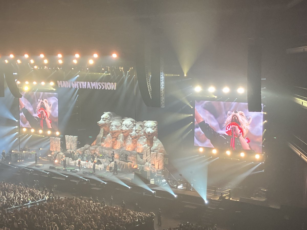 kirinlenon's tweet photo. ライブ行ってきました🐺⚡️

最後自分が1番2番に好きな曲で激アツ！！😭❤️‍🔥
来てよかったあああぁ😭😭
最の高でした😍💕

次はアリーナ席で参加してみたい！୧(˃◡˂)୨

#MWTM https://t.co/eK7zzLWwe6
