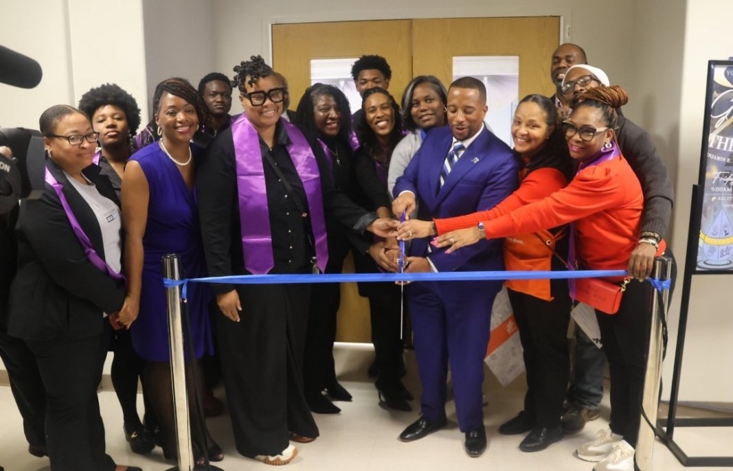 Michelle Byrdsong M.Ed, MSW (@mssongbyrd2) on Twitter photo She may shy away from the spotlight, but today we celebrate you. Congratulations to my colleague and friend on receiving this well-deserved recognition as a Change Agent-keep on shining💛🙌🏾
<a href="/APSMaysRaiders/">APS Mays Raiders</a>
@DopeSSWMayshs
<a href="/BEMaysPRIDE/">Dr. Ramon Garner</a>
<a href="/RamonRivers12/">Ramon Rivers</a>
<a href="/GarrickWhite/">Garrick White, PhD</a> She may shy away from the spotlight, but today we celebrate you. Congratulations to my colleague and friend on receiving this well-deserved recognition as a Change Agent-keep on shining💛🙌🏾
<a href="/APSMaysRaiders/">APS Mays Raiders</a>
@DopeSSWMayshs
<a href="/BEMaysPRIDE/">Dr. Ramon Garner</a>
<a href="/RamonRivers12/">Ramon Rivers</a>
<a href="/GarrickWhite/">Garrick White, PhD</a>