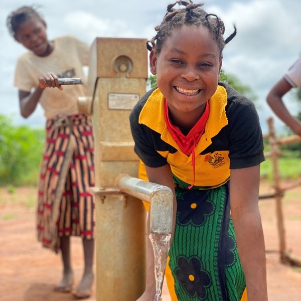 Celebrating #WorldWaterDay today with 11-year-old Nilza in Mozambique! 💧

Every morning before the sun rose, Nilza used to embark on a nearly 2-hour journey to the river to collect her family’s water for the day. She was often late to school, or missed it completely -- and