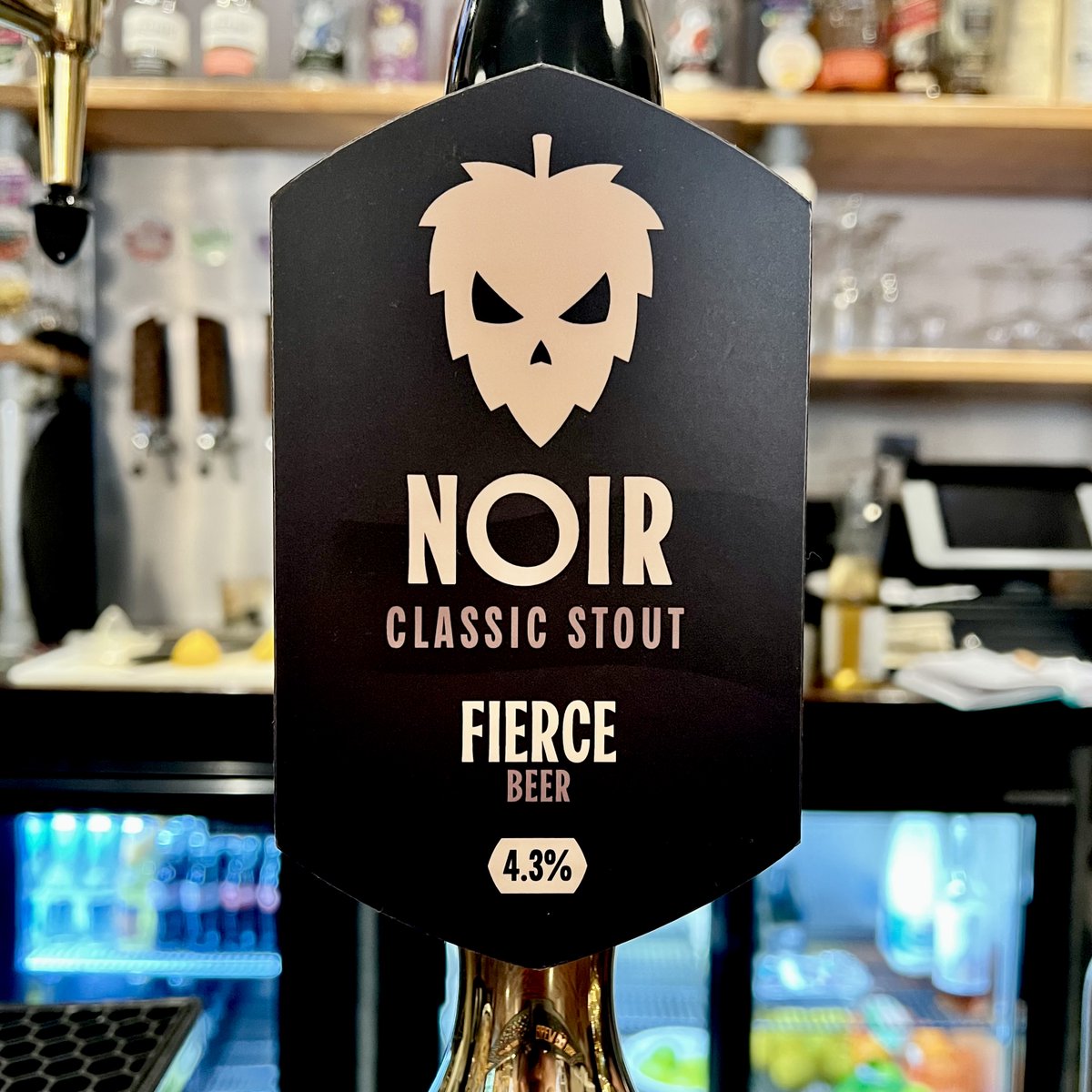 BYMarketTap's tweet photo. 🖤 NOW POURING | NOIR 🖤
Noir is a round thick and creamy full bodied nitro stout brewed by our best mates at Fierce Beer! Bursting with flavours of roasty rich chocolate up front and a subtle vanilla sweetness to round it off. https://t.co/zRDhuDtII6