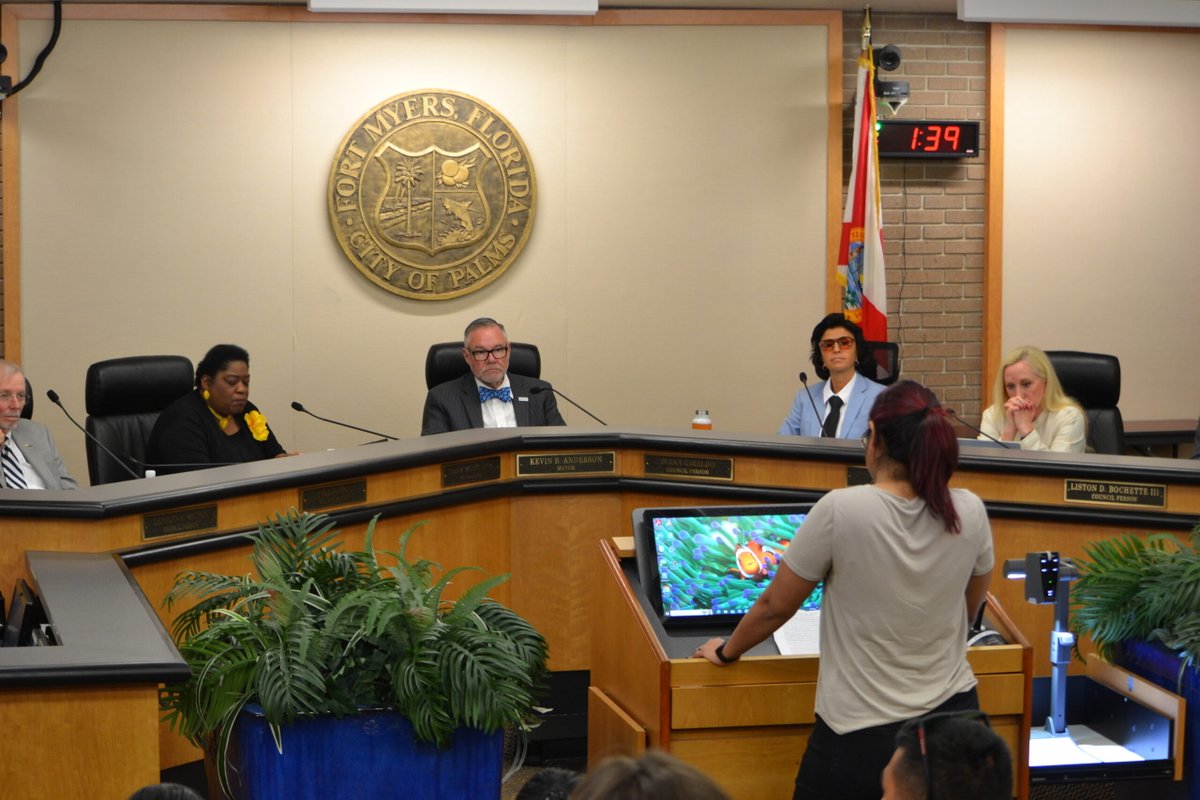 Florida Politics (@fla_pol) on Twitter photo Fort Myers reverses course, will cooperate with ICE
Reporting by <a href="/FreshTakeFla/">Fresh Take Florida</a> <a href="/kairiloweryy/">Kairi Lowery</a>
floridapolitics.com/archives/72757…
#FlaPol Fort Myers reverses course, will cooperate with ICE
Reporting by <a href="/FreshTakeFla/">Fresh Take Florida</a> <a href="/kairiloweryy/">Kairi Lowery</a>
floridapolitics.com/archives/72757…
#FlaPol