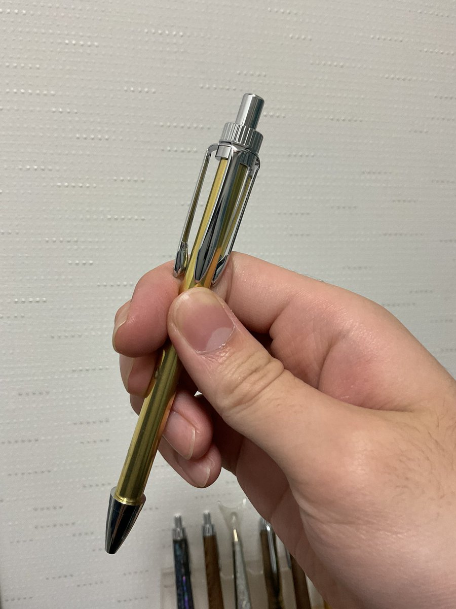 この金具…何か変…