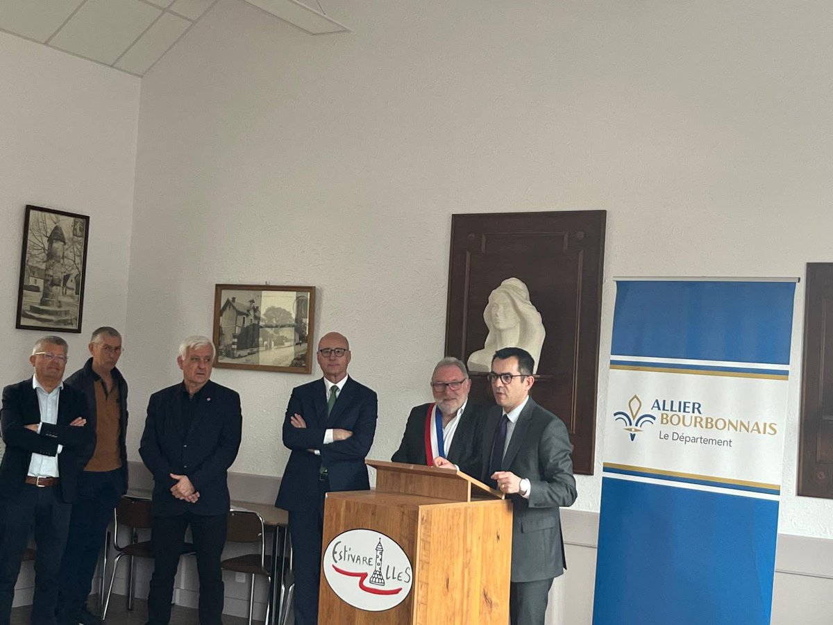 Allierdpt's tweet image. [#Redynamisation]

Le Département accompagne les communes dans leurs projets de revitalisation. Comme à Estivareilles, où plusieurs chantiers de réhabilitation et de rénovation énergétique ont été inaugurés ce samedi 22 mars.