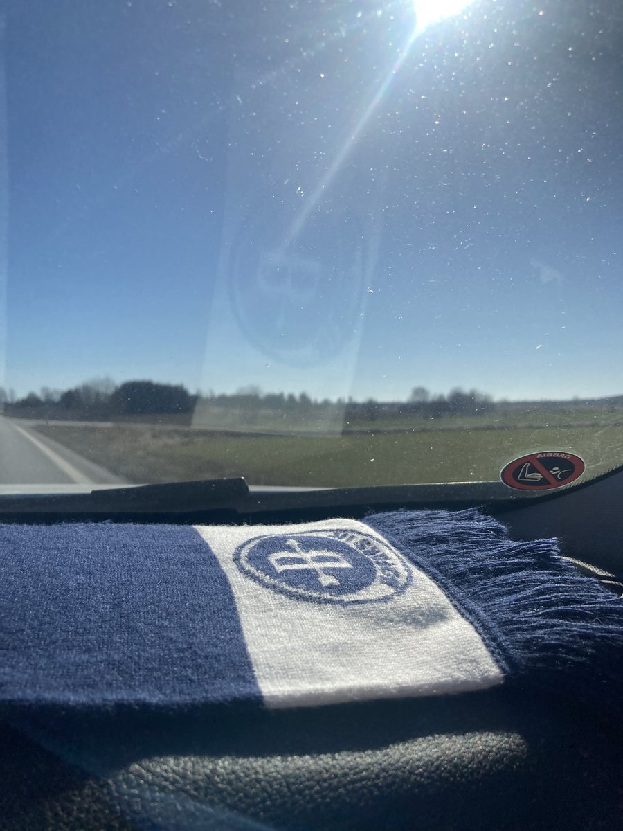 Solen lyser, himlen är 💙🤍💙🤍 nu taggar vi för en viktig vinst! <a href="/BIK_Karlskoga/">Bofors IK Karlskoga</a> #bikkarlskoga #viälskarbofors <a href="/BjrnNil01762895/">B Nilsson</a> 🤍