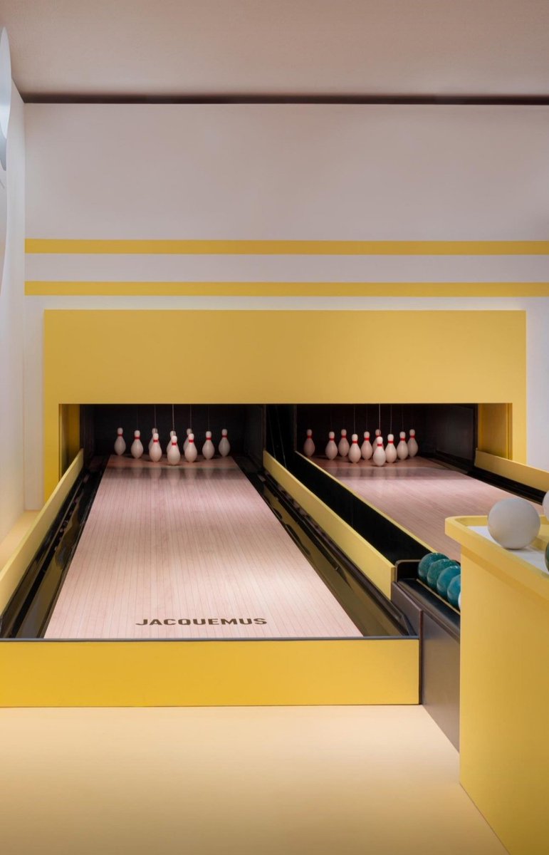 cppluxury's tweet image. JACQUEMUS hosts bowling pop-up at Neiman Marcus in Dallas

#Jacquemus #Dallas #NeimanMarcus #bowling #popup #luxury #luxuryfashion #luxurybags #luxuryaccessories #luxuryretail #luxurybranding