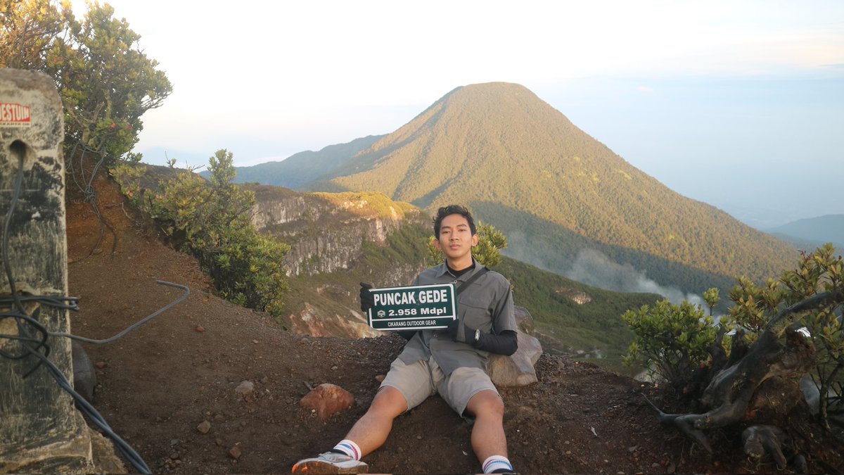 masjavaa's tweet image. MT Gede