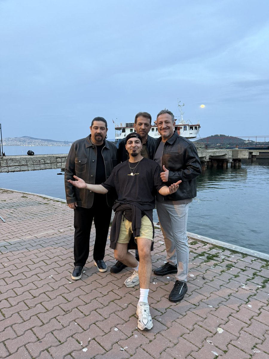 “5” albümümüzün 3. video klibini çok yakında sizlerle buluşturacağız. 🙏🏻 Hangi şarkımıza klip çektik, tahminlerinizi merak ediyoruz. 🤔