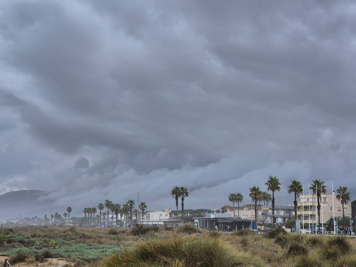 VictorFerriz's tweet image. Quins núvols! #Castelldefels