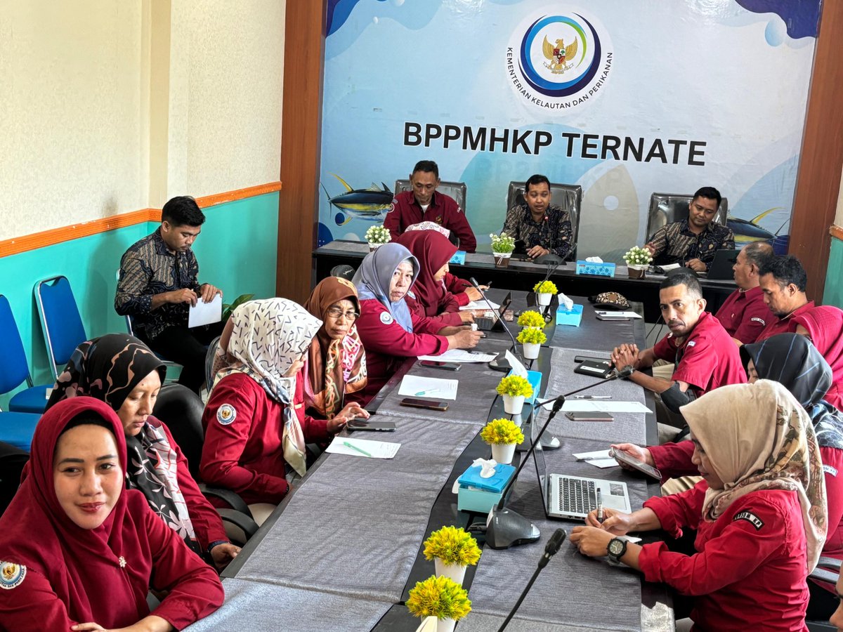 Endangsrimulia2's tweet photo. Kamis (13/03/2025), Endang Sri M, Luhkan Kota Ternate , 
 Sosialisasi tentang petunjuk Teknis Sertifikasi mutu dan keamanaan hasil Perikanan dari BPPMHKP di kantor stasiun KIPM 
#GiatLuhkanSatminkalAmbon 
#KecTernate utara
#KotaTernate https://t.co/0ET7tRnwDN