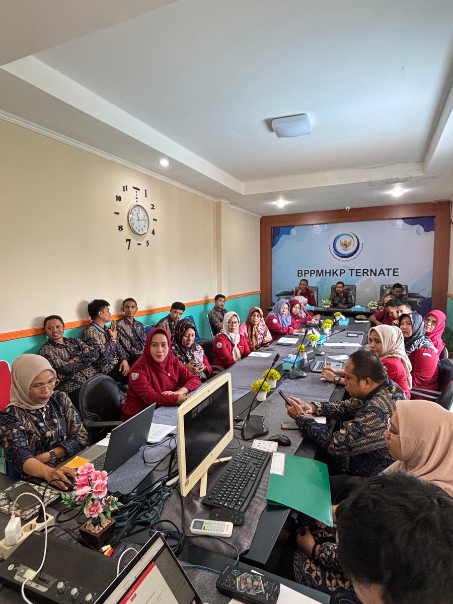 Endangsrimulia2's tweet photo. Kamis (13/03/2025), Endang Sri M, Luhkan Kota Ternate , 
 Sosialisasi tentang petunjuk Teknis Sertifikasi mutu dan keamanaan hasil Perikanan dari BPPMHKP di kantor stasiun KIPM 
#GiatLuhkanSatminkalAmbon 
#KecTernate utara
#KotaTernate https://t.co/0ET7tRnwDN