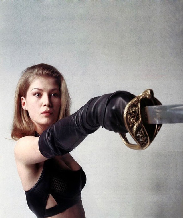 TheCinesthetic's tweet photo. Rosamund Pike in Die Another Day, 2002 https://t.co/gc7iw61vYg
