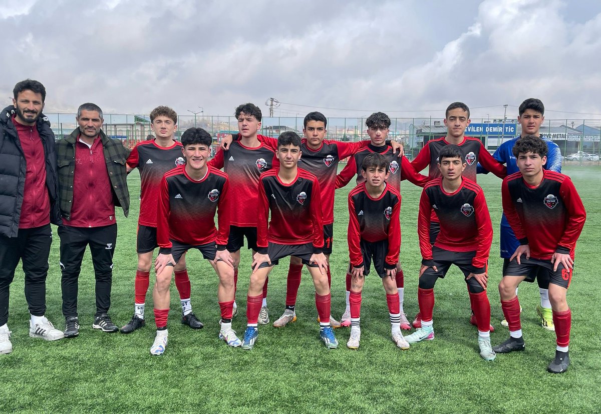vbb_sk65's tweet photo. Kulübümüz U-15 Futbol takımız, Yerel ligi namağlup tamamlayarak Play-off'larda mücadele etmeye hak kazandı. 

Tebrikler çocuklar ❤️🖤 https://t.co/FFLmbmrhsQ