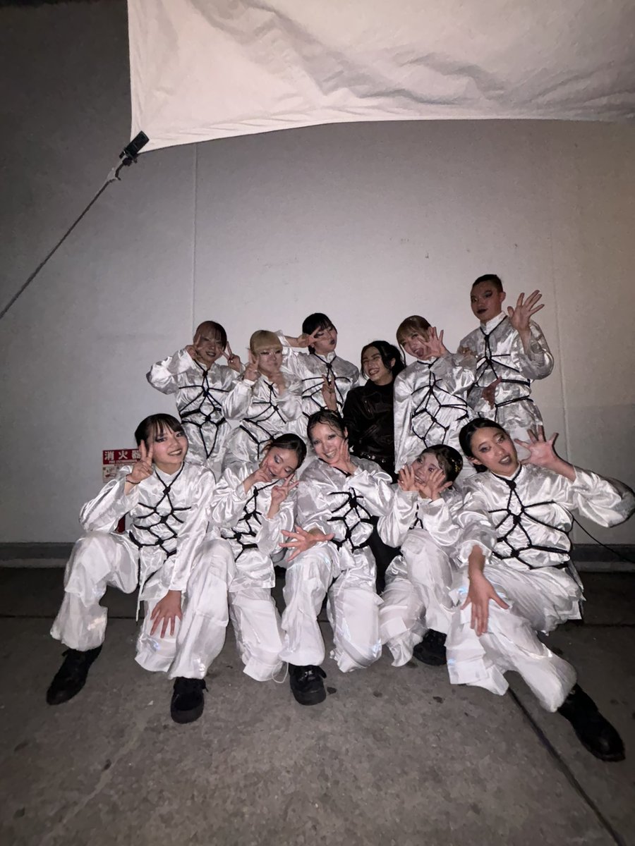 あー泣かされた泣かされた。
何がディレクターや、先生や。
与えてもらってばっかりや。
自分の力だけで、なんてこと本当にない。

感謝の気持ちで沢山です。
いつもありがとう。
わぁぁぁぁ溢れ出るよぉぉぉぉ