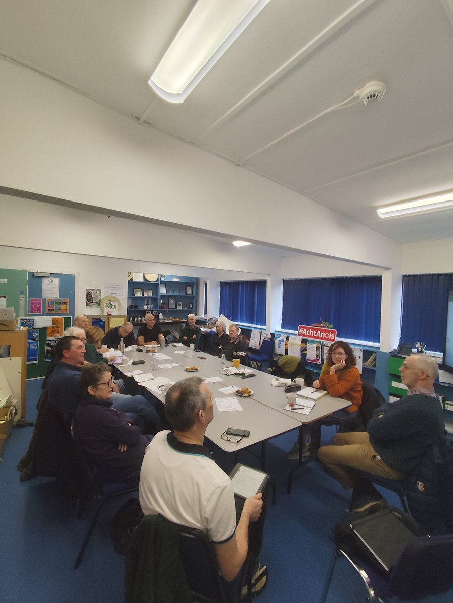 IonadUibhEach's tweet image. Scaifte bhreá bailithe don Chiorcal Comhrá ar maidin. Deis shóisialta Gaeilge a chleachtadh gach dara Satharn 
Great crowd today for Cómhrá,Caife,Craic.Practice your Irish socially every 2nd Saturday with us #Teanga #Pobal #LabhairÍ @FisanPhobail @LaochraLochLao