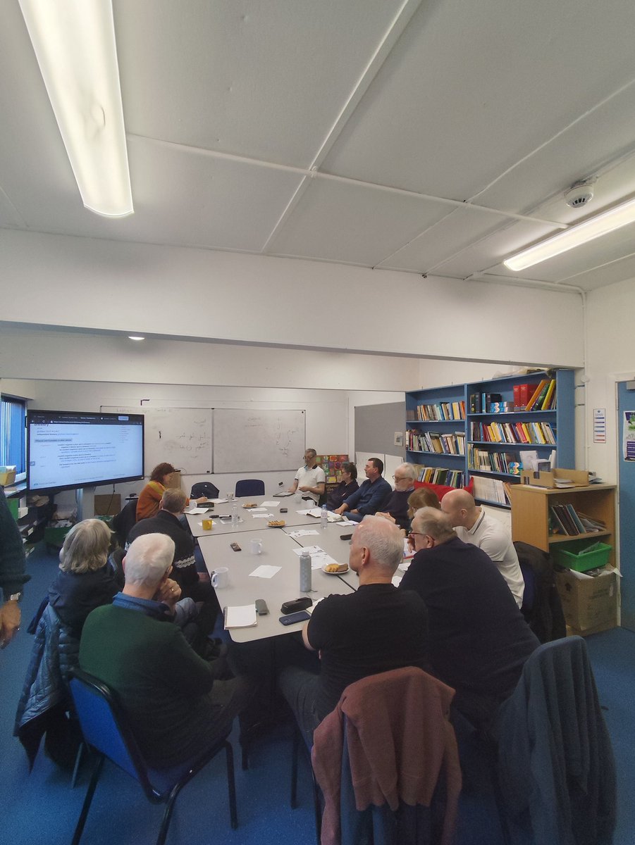 IonadUibhEach's tweet image. Scaifte bhreá bailithe don Chiorcal Comhrá ar maidin. Deis shóisialta Gaeilge a chleachtadh gach dara Satharn 
Great crowd today for Cómhrá,Caife,Craic.Practice your Irish socially every 2nd Saturday with us #Teanga #Pobal #LabhairÍ @FisanPhobail @LaochraLochLao