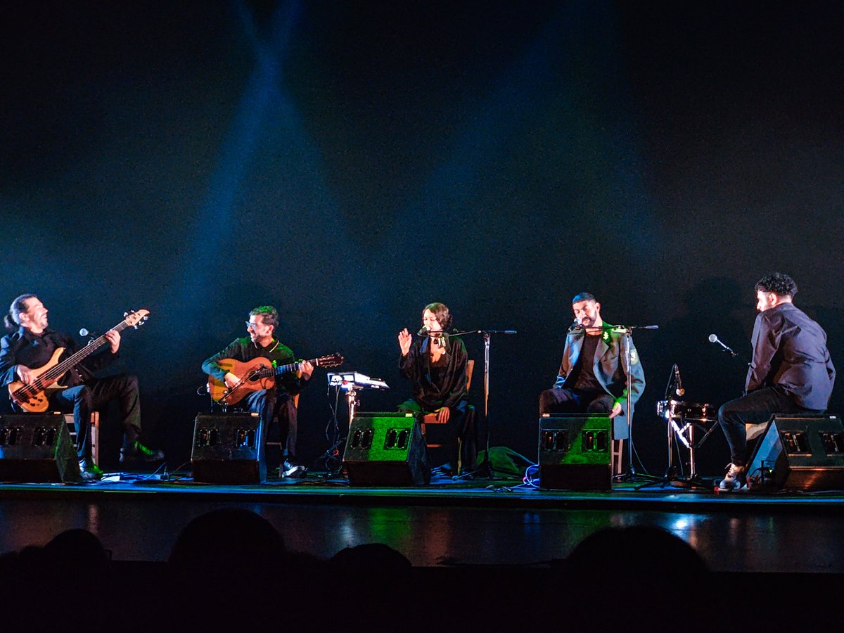 Maravilloso ayer también en el #FIAS lo de <a href="/CrudoPimento/">Crudo Pimento</a> con Pablo Egea, y lo de <a href="/sofiacomasmusic/">Sofía Comas</a> con <a href="/SonakayOficial/">Sonakay</a>.