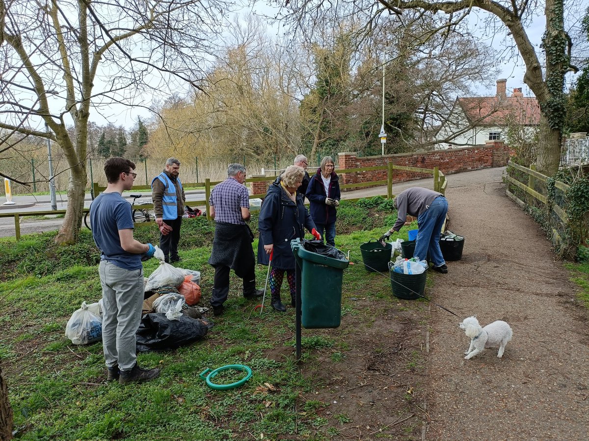 PickerelProject's tweet image. Here's our Great British Spring Clean crew weighing in their haul this morning. 21kg of bagged rubbish plus some bigger things from Pike's Meadow and Stowmarket's 'other' river.