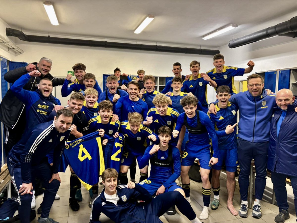 Arka Gdynia (@arkagdyniasa) on Twitter photo Efektowna i ważna wygrana Arkowców w Centralnej Lidze Juniorów z <a href="/akademiapogoni/">Akademia Pogoni 🏆</a> 4:2 (1:1). 💪🟡🔵 Brawo, Panowie! 👏
⚽️ Bramki: 17’ Kaczmarek (karny), 46’ Gozdecki, 78’ i 81’ Gohlike. Gole dla gości padły w 45. i 80. minucie.
____
Młodzi Arkowcy grają razem z <a href="/EnergaSA/">Grupa Energa</a>. 🤝 Efektowna i ważna wygrana Arkowców w Centralnej Lidze Juniorów z <a href="/akademiapogoni/">Akademia Pogoni 🏆</a> 4:2 (1:1). 💪🟡🔵 Brawo, Panowie! 👏
⚽️ Bramki: 17’ Kaczmarek (karny), 46’ Gozdecki, 78’ i 81’ Gohlike. Gole dla gości padły w 45. i 80. minucie.
____
Młodzi Arkowcy grają razem z <a href="/EnergaSA/">Grupa Energa</a>. 🤝