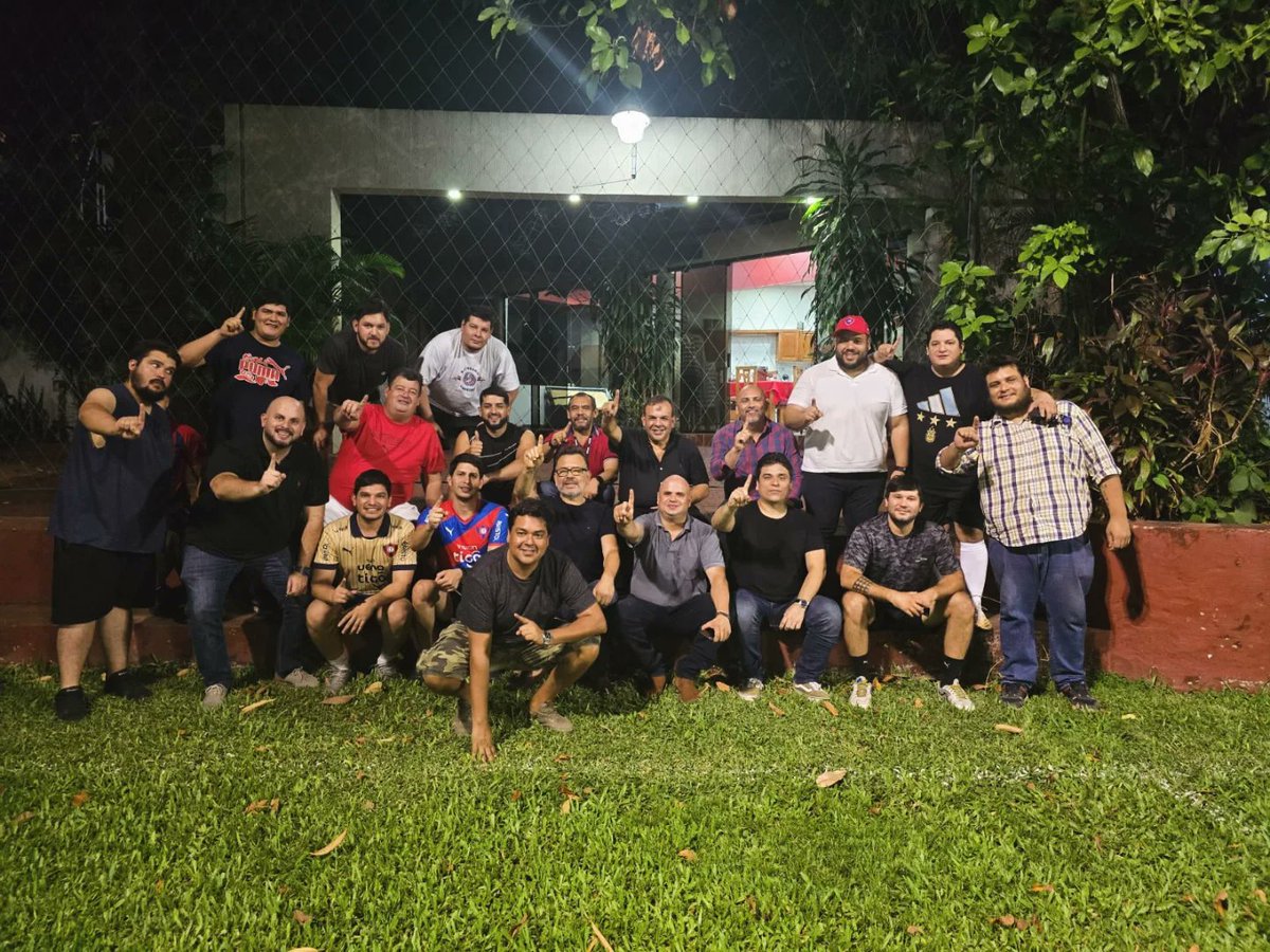 MIA no para 🔥

Anoche en 2 reuniones, lideradas por el Ing. Gustavo Samaniego, se dieron encuentros cargados de mucha pasión, con Socios que se suman a la propuesta.

Los Candidatos Clemente Barrios y Ramón "Moncho" Agüero fueron los interlocutores.

El 29 de marzo vota lista 1.