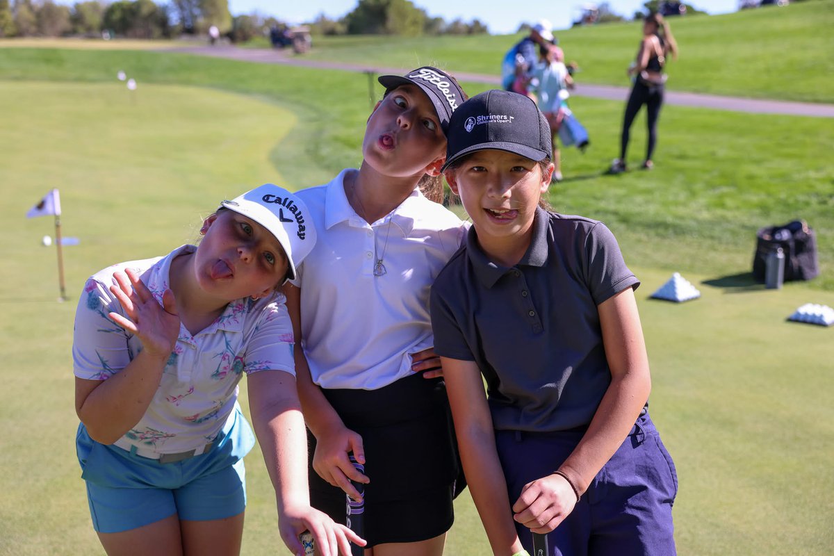ANNIKA_Fdn's tweet image. Putting on our favorite funny faces for #NationalGoofOffDay! 😜