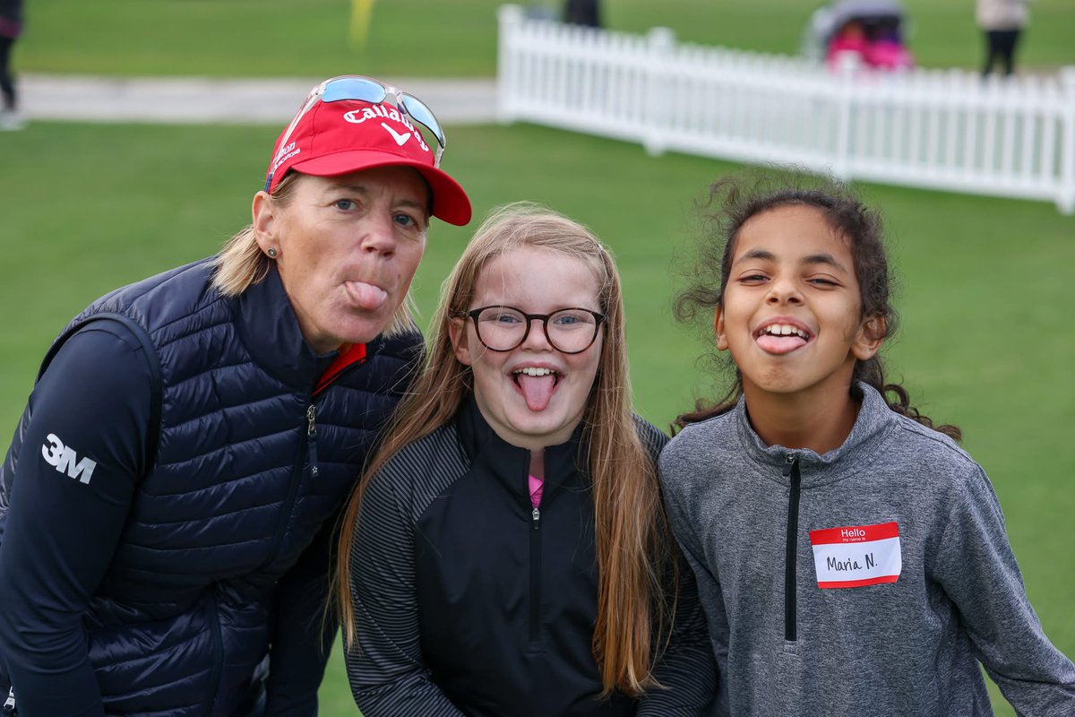 ANNIKA_Fdn's tweet image. Putting on our favorite funny faces for #NationalGoofOffDay! 😜