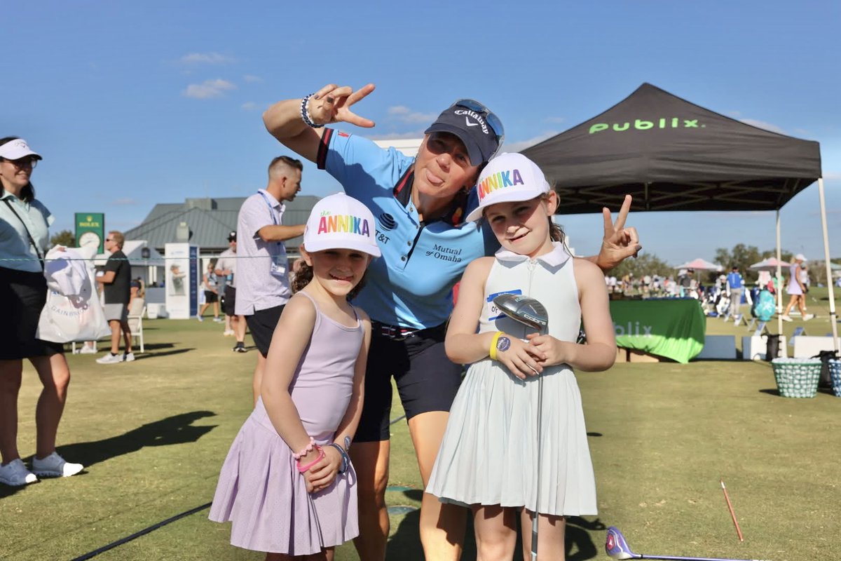 ANNIKA_Fdn's tweet image. Putting on our favorite funny faces for #NationalGoofOffDay! 😜