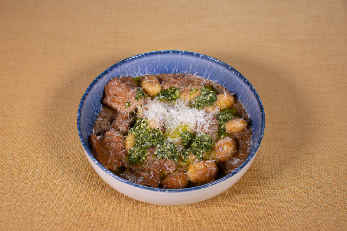 ✨ Sabor de la sierra en cada cucharada. Ragú de caza con ñoquis y pesto verde: tradición, de la sierra y un toque irresistible. ¡Un plato para disfrutar en Lieva! 

Reserva tu mesa llamando al 𝟲𝟳𝟵 𝟭𝟰𝟮 𝟵𝟴𝟱 y en 𝗹𝗶𝗲𝘃𝗮.𝗲𝘀