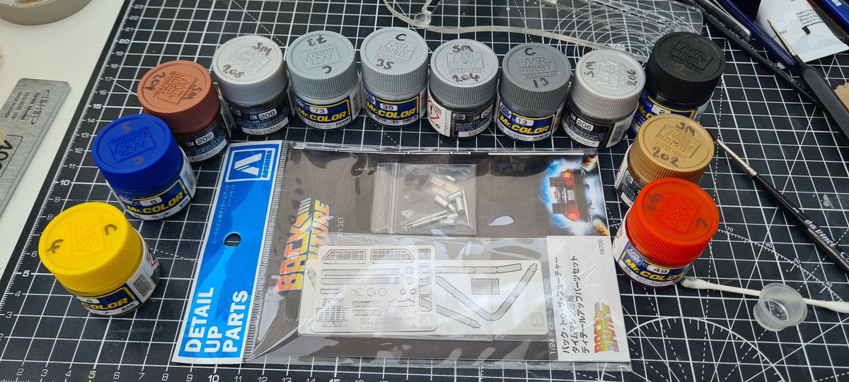 Point50PB's tweet photo. I promise its getting there haha pin washes done, just need to satin coat. Then a little oil weathering, exhaust stains and pop on the details and the clear parts and that'll be it done! #jffcat I've had all the paints and detail parts delivered for the delorean too! #jffmovies https://t.co/zeucWes7du