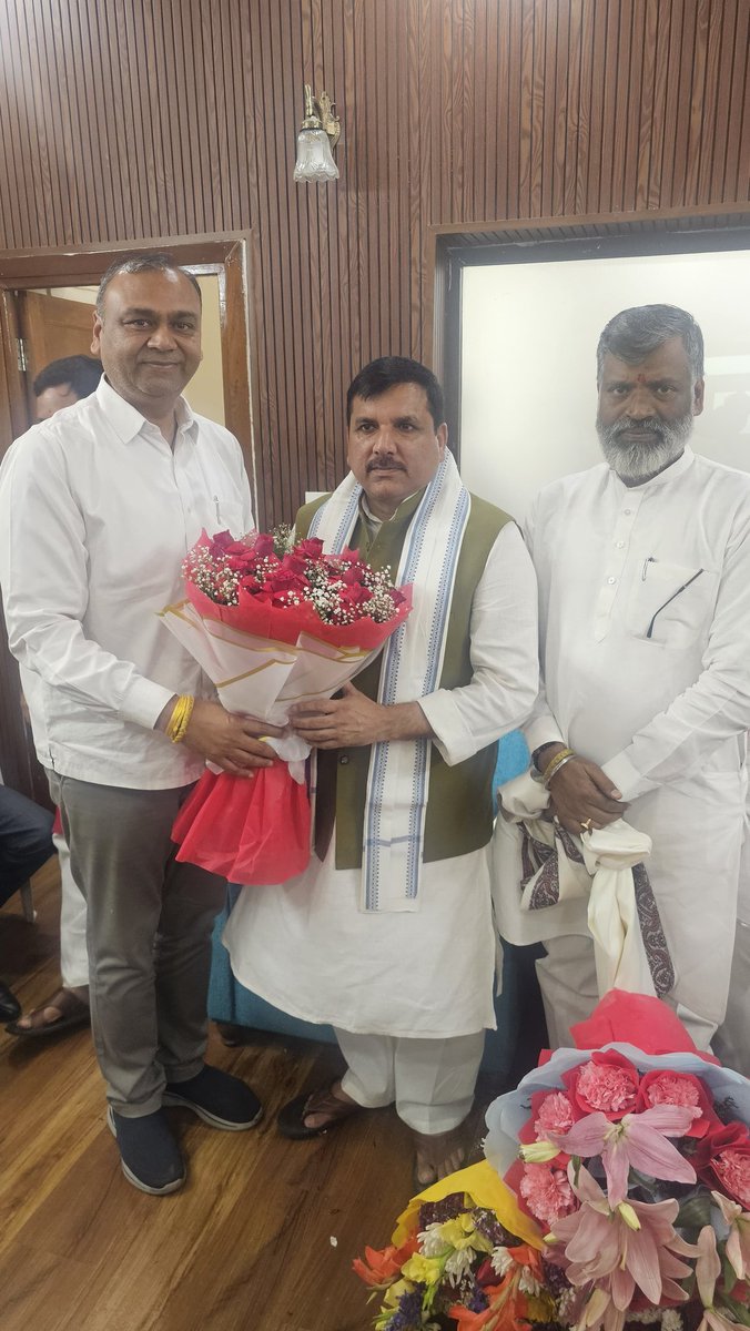 संसद में जनहित के लिए सदा बुलंद आवाज रखने के लिए प्रख्यात आम आदमी पार्टी राज्यसभा सांसद श्री <a href="/SanjayAzadSln/">Sanjay Singh AAP</a> जी के निवास स्थान पर शिष्टाचार मुलाकात कर जन्मदिन की हार्दिक बधाई एवं अनंत शुभकामनाएं प्रेषित की

आपका आदर्श जीवन एवं राष्ट्र निर्माण योगदान सदैव हम सभी के लिए सकारात्मक