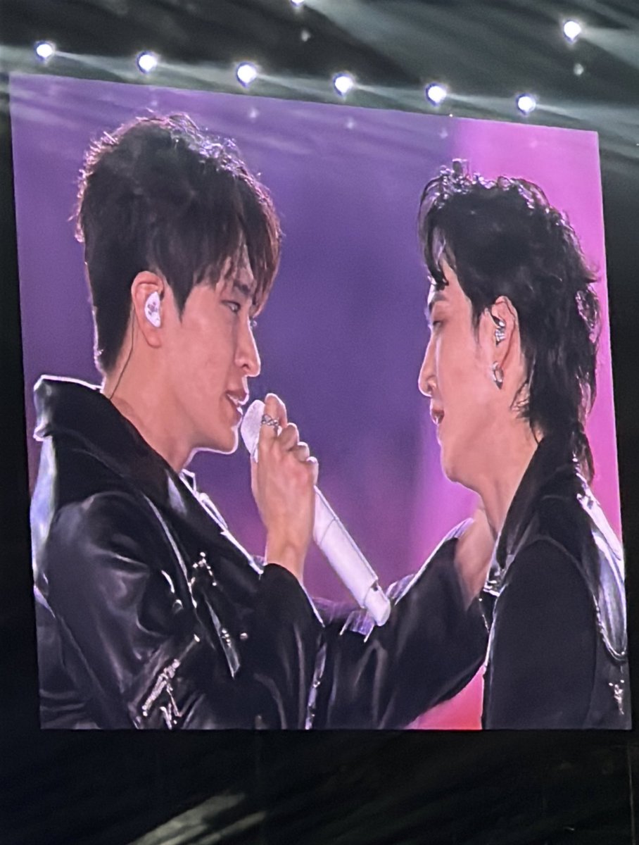 BibleLondon's tweet photo. มึง.... มึง...... #GoldenWaveinBangkok2025 https://t.co/KiAkK9X3bF